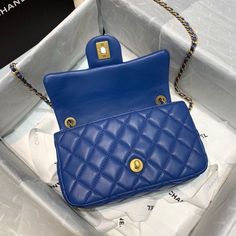 Description CC Flap Bag With CC Ball On Strap Blue For Women, Women’s Handbags, Shoulder And Crossbody Bags 7.8in/20cm AS1787 Rep 1:1 Measurements: 20 x 6 x 12 cm / 7.8 x 2.4 x 4.7 inches (Length x Width x Height) Blue Gold-toned hardware Adjustable chain shoulder strap Beautifully structured flap-over design Inside zipped pocket Includes box, dust bag. This product is of the best quality. Baby Tote Bag, Louis Vuitton Shirt, Chanel Flap Bag, Stylish Handbags, Gold Bag, Luxury Products, Small Backpack, Evening Clutch Bag, Tote Backpack