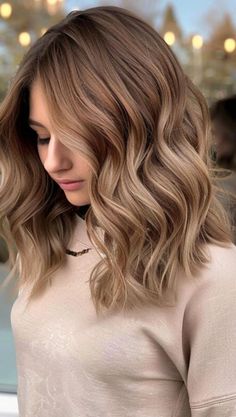 Check out 25 gorgeous must-try blonde hair colors for a stunning fall look. 🍁✨ #FallHairColors #BlondeHairTrends #AutumnBlonde #BlondeInspo #SeasonalHair #ChicBlondeStyles #WarmBlondeShades #HairColorIdeas #FallBeauty #BlondeTransformation Hair Color Ideas 2024 Summer, Hair Color Ideas Natural Colors, Muted Blonde Balayage, Hair Colours For Fair Skin, Hair Styles Fall 2024, New Hair Colors 2024, Hair Color Trends 2024 Summer, Shades Of Dark Blonde, Hair Trends 2024 Color