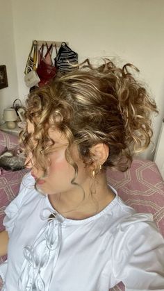 Curly Hair Art Reference, Hair Art Reference, Curly Hair Art, Different Hairstyles, Wet Look, Hair Art, Short Bob, Sleek Look