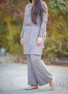 Shalwar Top Designs For Women, Womens Pants Design, Nikkah Dress, Pakistani Fashion Casual, Stylish Short Dresses, Pakistani Dresses Casual, Pakistani Fashion Party Wear, Casual Wear Dress