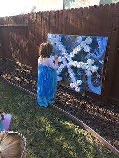 Frozen Birthday Party Themes, Frozen Themed Birthday Party Games, Frozen Birthday Party Crafts, Frozen Party Activities For Kids, Frozen Party Crafts, Frozen Games For Kids Birthdays, Frozen Party Games For Kids, Tree Punch Game, Christmas Tree Punch Game