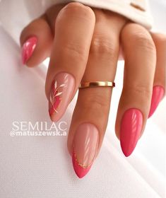 Pin on Francia Coral Nails, Gold Nail, Pretty Nail Art, Elegant Nails, Classy Nails, Pretty Acrylic Nails, Chic Nails