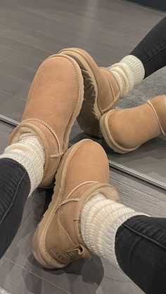 Winter Shoes 2023 Trends, Uggs Classic Mini, Uggs Classic, Cute Uggs, Ugh Boots, Ugg Boots Outfit, Ugg Classic Mini Ii, Ugg Classic Mini