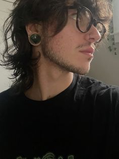 #mullet#shag#yallternative#emo#emoboy#piercing #piercingaddict #earstretcher#gauges#tattoos#tattooart#alternative#alternativemen#alternativeguy#curlyhair#wavyhair Mullet Shag, Hair Inspiration Short, Hair Reference, Cut My Hair, Attractive People, Body Mods, Haircuts For Men, Look Cool, New Hair