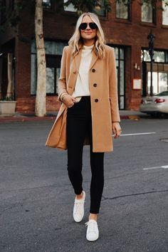 Camel Coat Outfit, Fashion Jackson, Trendy Fall Outfits, Camel Coat, Cute Fall Outfits, Trendy Fall, Coat Outfits, Mode Inspo, Looks Chic