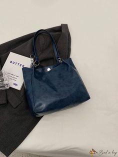 BirdinBag - Bolso bandolera de moda azul marino con parche de letras y cremallera - Material PU Word Wrap, Shoulder Tote Bag, Shoulder Tote, Leather Coat, Womens Tote Bags, Black And Brown, Pu Leather, Bag Lady, Navy Blue