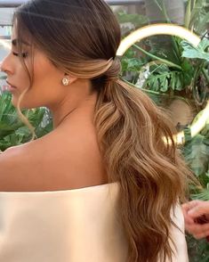 Wedding Hairstyles Guest Long, Curled Hair With One Side Pinned Back, Hairstyles For Strapless Dress Formal, Hairstyles For One Shoulder Dress Formal, Off Shoulder Dress Hairstyle, Bride Ponytail, Peinados Elegantes Sueltos, Soft Hairstyles, Cute Ponytail Styles