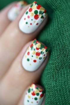 Christmas Confetti, Nail Art Noel, Xmas Nail Art, Confetti Nails, Dot Nail Art, Christmas Gel Nails, Cute Christmas Nails, Dots Nails, Short Acrylic