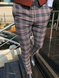 Collection: Fall – Winter 19/20 Product: Slim Fit Plaid Pants Available Size: 30-31-32-33-34-36 Pants Material: 65% viscose, 30% polyester, 5% elestan Machine Washable: Yes, But Wash separately Fitting: Slim-Fit Outfit Hombre, Fabric Pants, Plaid Suit, Fashion Suits, Mens Fashion Casual Outfits, Plaid Fabric, Plaid Fashion, Suit Pants, Plaid Pants