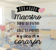 a classroom filled with children sitting at desks and writing on the wall in spanish