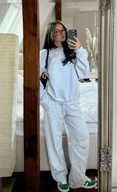 follow @burgundyroseblog for more beauty, fashion and lifestyle content <3 Elevated Comfy Outfit, Knit Trousers Outfit, Comfy Study Outfit, Leggings Comfy Outfit, Cute Airport Fits, Chill Winter Outfit, Winter Weather Outfits, Clear Outfit, Chill Outfit Ideas