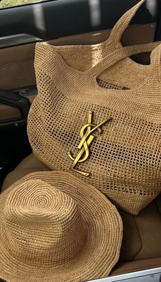 Luxury Purses Aesthetic, Ysl Raffia Bag, Designer Beach Bags, Handbag Aesthetic, Vacation Purse, Expensive Bag, Luxury Bags Collection, Luxury Aesthetic, Fancy Bags