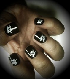 Halloween Skull Nails Skull Gel Nails, Black Skull Nails Acrylic, Skull Nails Short, Simple Skull Nails, Short Nails Alternative, Short Alternative Nails, Halloween Skull Nails, Emo Nail, Nail Men