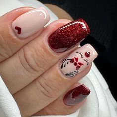 Christmas Nails Reindeer, Reindeer Christmas Nails, Reindeer Nail Art, Candy Cane Nail Art, Reindeer Nails, Belle Nails, Fall Thanksgiving Nails, Nail Art Noel, Candy Cane Nails