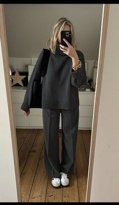 Autumn Pants Outfit, Cute Office Fits, Samba Office Outfit, Adidas Samba Grey, Comfy Put Together Outfits, Grey Pantalon Outfit, Autumn And Winter Outfits, Black Pantalon Outfit, Grey Aesthetic Outfit