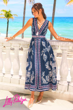 Headed somewhere sunny this holiday? Get away with Lilly Pulitzer’s brand new Resort Collection. Vacation Outfits Women, Resort Outfit, Resort Collection, Vacation Dresses, Vacation Outfits, Bold Prints, Sunnies, Classic Style