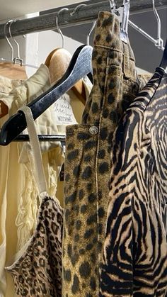 #animalprint Cheetah Print Outfits, Leopard Print Outfits, Devil Wears Prada, Animal Print Fashion, Top Clothing, I'm With The Band, Clothing Brands, Carrie Bradshaw, Model Life