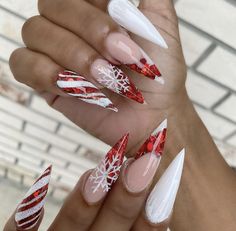 Christmas Ball Nails, Christmas Stiletto Nails Winter, Christmas Nails Stilleto Shape, Urban Nails, New Year Nails, Designer Nails, Sns Nails, Cute Christmas Nails