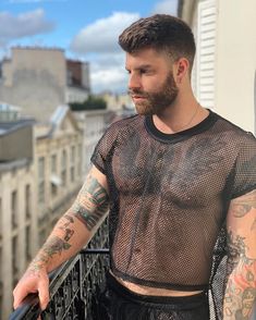 Gay Party Outfit, Crop Top Guy, Mode Queer, Crop Top Boys, Bearded Guys, Gay Outfits, Festival Outfits Men, Fitness Men