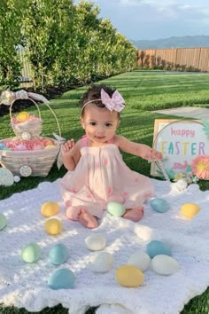 Easter Eggs Photoshoot, Easter Baby Photoshoot Peeps, Baby Girl Photoshooting Ideas Easter, Baby Easter Bunny Pictures, Baby Easter Basket Pictures, Kid Easter Photoshoot, Easter Pics For Kids, 6 Month Photoshoot Babygirl, Easter Picture Ideas For Kids