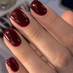 Get ready for the cozy and chic vibes of early fall with these must-try nail designs! 🍂💅 #EarlyFallNails #AutumnVibes #NailInspo #FallManicure #CozySeason #NailArt #TrendyNails #SeasonalNails #NailGoals #FallFashion" Kutek Disney, Wine Nails, Manikur Kuku, Nagellack Trends, Easy Nails, Nagel Tips, Smink Inspiration, Her Nails, Red Nail Polish