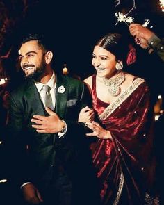 Anushka paired her saree with a stunning uncut diamond and pearl choker with matching studs !! #celebrityweddings #indian #bollywood #sabyasachi #lehenga #menwear #trendy #saree #jewellery Reception Sarees, Velvet Saree, Indian Wedding Couple, Bollywood Couples