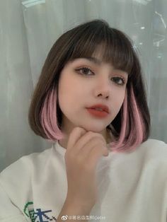 Short Hair Peak A Boo Highlights, Pink Hair Streaks Short, Short Hair Color Ideas Korean, Short Hair Chunky Highlights, Skunk Hair Dye Short Hair, Pink Highlights Short Hair, Peak A Boo Hair Color, Hair Color Ideas Short Hair