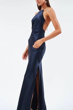 Diy Gown, Dinner Dresses, Silk Halter Dress, Peacock Dress, Halter Neck Maxi Dress, Stunning Prom Dresses, Halter Gown, Prom Dress Inspiration, Fish Tail