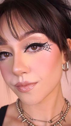 Spider Wed Eye Makeup Easy, Spider Wed Makeup Halloween, Spider Woman Makeup Halloween, Halloween Web Makeup, Spiderwoman Makeup, Web Makeup Halloween, Halloween Makeup Looks Spider Web, Spider Web Face Makeup, Spider Women Makeup