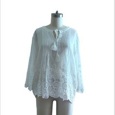 Solitaire Eyelet Cotton Embroidery Ivory Blouse Size Large Summer Floral Embroidered Long Sleeve Lace Top, Summer Long Sleeve Lace Top With Floral Embroidery, Long Sleeve Embroidered Lace Top For Summer, Summer Long Sleeve Embroidered Lace Top, White Lace Top With Floral Embroidery And Long Sleeves, Casual White Blouse With Lace Work, White Lace Patchwork Cotton Top, White Cotton Lace Patchwork Top, White Cotton Lace Top With Patchwork