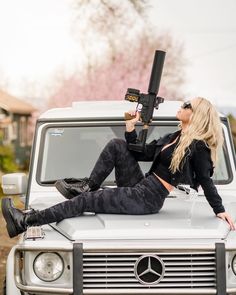 Cannon Pictures, Flag Photoshoot, Cannon M50, Female Military Picture, Self Defense Women, Handguns Badass, Tough Girl