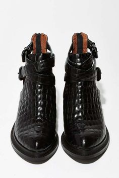 Oscar Awards, Womens Black Booties, Pointy Toe Shoes, Boots And Sneakers, Leather Booties, Jeffrey Campbell