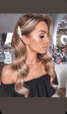 Fan Hairstyles, Messy Hair Updo, Makeup Tip, Romantic Wedding Hair, Peinados Fáciles Para Cabello Corto, Wedding Hair Inspiration, Wedding Hair Down, Wedding Hair Makeup, Hairstyles Wedding