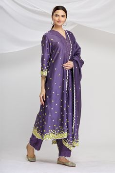 Lavender straight kurta with all-over multi-color floral motif work. Comes with scallop hem pants and embroidered dupatta.
Components: 3
Fabric: Silk Chanderi
Neckline: V Neck
Sleeve Length: Three Quarter
Color: Purple
Embroidered
Scallop border
Elastic waistband
Side slits - Aza Fashions V Neck Kurta, Scallop Border, Neeta Lulla, Chanderi Kurta, Kurta Set For Women, Hem Pants, Straight Kurta, How To Hem Pants, Purple Silk