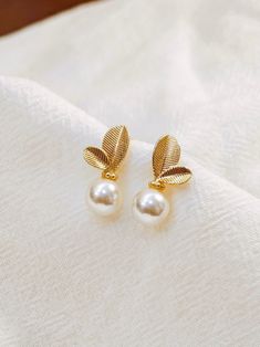 This pair of pearl drop earrings are made of high quality Swarovski pearls in 14k plated gold. The unique shape is inspired by the leaves in the spring, when they are dainty and fresh. Why not make them the fun piece in your collection as well? The versatile piece will go with different outfits, from daily outfits to the summer wedding.  ✨ SHIPPING INFORMATION * 3-5 days processing time for all orders   * CANADA: - Free shipping DOES NOT include tracking. Shipped with Canada Post LetterMail. 1-3 Elegant Gold Plated Leaf-shaped Earrings, Elegant Leaf-shaped Gold Plated Earrings, Elegant Gold Plated Leaf Earrings, Elegant White Leaf-shaped Earrings, Gift For Her Birthday, Canada Post, Swarovski Pearls, Pearl Drop Earrings, Pearl Drop