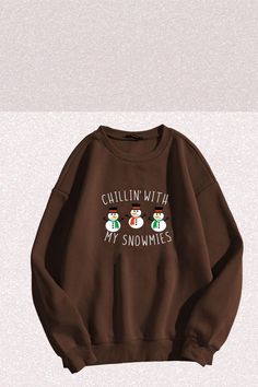 Thermal sweatshirt, 3 snowmen and letter graphic Chillin' with my snowmies Christmas Sweatshirt Ideas, Hoddies Outfits, Essential Sweatshirt, Boutique Shirts, Brown Sweatshirt, Love Sweatshirt, Heart Sweatshirt, Sweatshirt Outfit, Trendy Fall Outfits