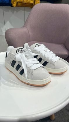 Kampusebi Adidas, Shoes Inspo Trendy, Adidas 00s Campus, Adidas Campus 00s White, Adidas Campus 00s Outfit, Adidas Shoes Outfit, Adidas Campus 00, Campus 00s Shoes, Campus 00