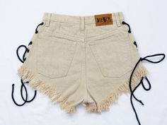 AUNT GERTRUDE PRESENTS - reworked vintage beige shorts - super frayed - lace up - floral patches - 5 pockets - material: denim SIZE/MEASUREMENTS best fits: M/L waist: 30 inches (76 cm) hips: 39,5 inches (100 cm) rise: 12 inches (30 cm) Cutoff Cotton Bottoms For Festival, Cotton Cutoff Bottoms For Festival, High Waist Beige Jean Shorts For Summer, Summer High Waist Beige Jean Shorts, High Waist Cotton Jean Shorts For Festival, Trendy Beige Jean Shorts, Beige Cotton Jean Shorts, Trendy Beige Cotton Shorts, Vintage Cotton Shorts With Frayed Hem