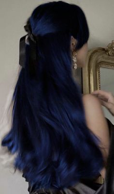 Dark Blue Hair, Hair Streaks, Dyed Hair Inspiration, Pretty Hair Color, Hair Stylies, Hair Dye Colors, Hair Inspiration Color, Hair Inspo Color