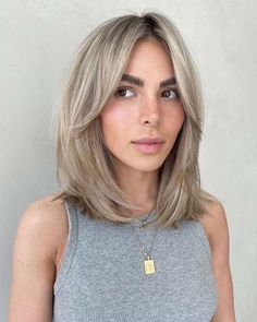 Inverted Hairstyles, Womens Haircuts Medium, Long Bob Haircuts, Medium Curly Hair Styles, Medium Short Hair, Lob Hairstyle, Lob Haircut