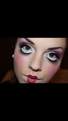 Doll Costume Makeup, Porcelain Makeup, Spooky Clothes, Broken Doll Makeup, Fun Lipstick, Halloween Costume Makeup Ideas, Drag Makeup Ideas, Doll Costume Ideas, Porcelain Doll Costume