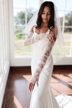 Simple wedding dress with lace gloves June Vibes, Sleeves For Wedding Dress, Wedding Sleeves, Bridal Sleeves, Vintage Lace Wedding Dress, Simple Satin, Satin Bridal Gowns, Wedding Gloves, Bridal Gloves