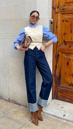 Waistcoat Outfits, Outfit Airport, Retro Sunglasses Women, Outfit Boards, Outfit Aesthetics, Outfit Art, Outfit Blazer, Jeans Trend, Accessories Outfit