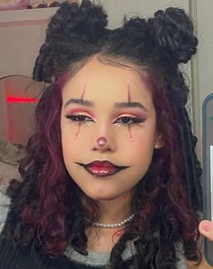 Makeup Ideas For Halloween Cute, Makeup Looks For Halloween Easy, Halloween Inspo Makeup, Easy Diy Clown Costume For Women, Scary Clown Halloween Makeup, Simple Cute Clown Makeup, Halloween Makeup Inspo Easy, Fantasias Pro Halloween