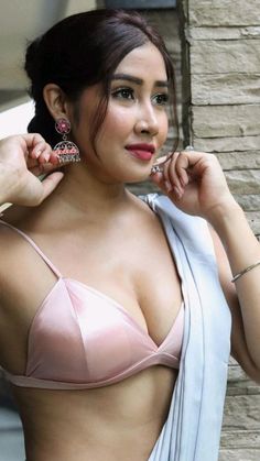 Women's Spurs, Saree Models, Couple Photography Poses, Bollywood Fashion, In Hot, Saree Blouse, Bollywood Actress