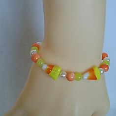 New With Tags This Custom Handmade Candy Corn Beaded Stretch Bracelet Fits A 6 To 8 Inch Wrist. Made Of Glass And Acrylic Beads. Very Lightweight. Corn Bead, Silver Wrap Bracelet, Handmade Candy, Stainless Bracelet, Bangle Bracelet Set, Sterling Silver Charm Bracelet, Bangles Style, Silver Charm Bracelet, Rhinestone Heart