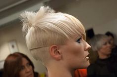 Funky Haircuts, Pixie Bob Haircut, Haircut Inspiration, Models Wanted, Bowl Cut, Beautiful Shorts, Boho Braids, Crazy Hair, Please Wait