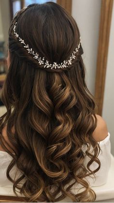 Prom Hair Loose Curls, Wedding Medium Length Hair, Moh Hair, Prom Attire, Reception Hairstyles, Hoco Ideas, Cute Prom Hairstyles, Hair Style On Saree, Engagement Hairstyles