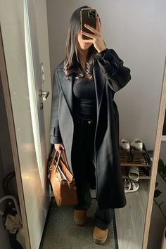 black winter outfit ugg birkin maroon outfit long coat Andrea Sachs, Coat Winter Outfit, Maroon Coat, Maroon Outfit, Uni Fits, Black Uggs, Coat Outfit