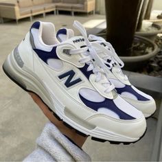 New Balance 992 White ,, Navy ~~~ Worn Maybe Once Or Twice ~~~ Chunky ~~~ Comes With Box ~~~ Essential Shoe, Clean Colorway ~~~ Sz 11 ~~~ Throw Offers ~~~ #Newbalance #Aimeleondore #990 Sneaker New Balance, Skor Sneakers, Dr Shoes, Shoe Wishlist, Haikou, Nike Sneaker, Fresh Shoes, Hype Shoes, Shoe Inspiration